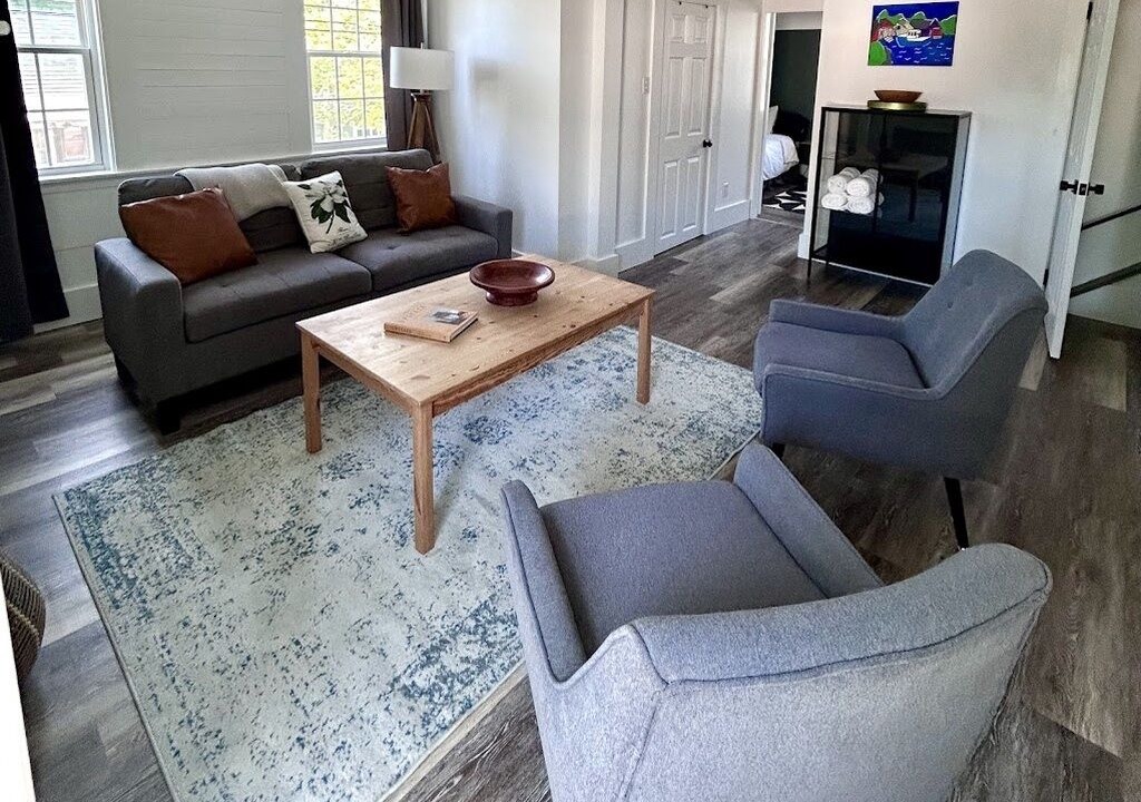 Photo of Livingroom in Shelburne