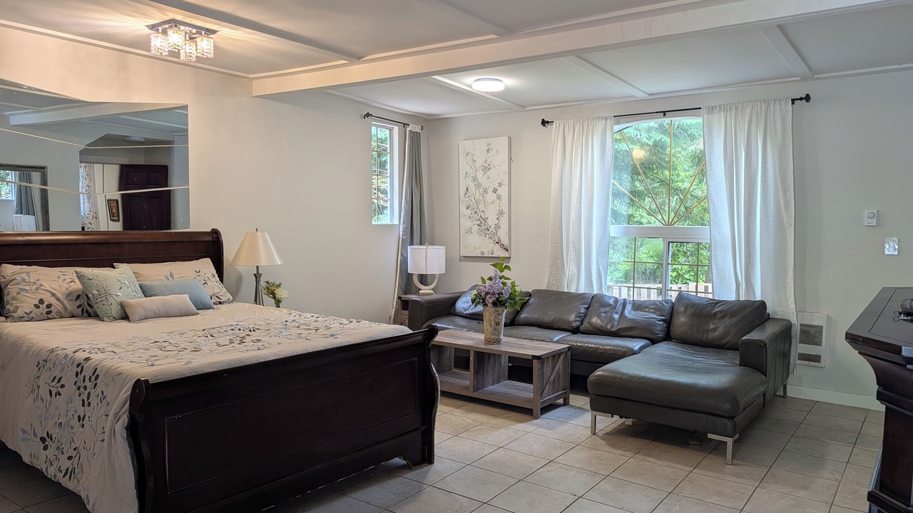 Photo of Bedroom in Roberts Creek