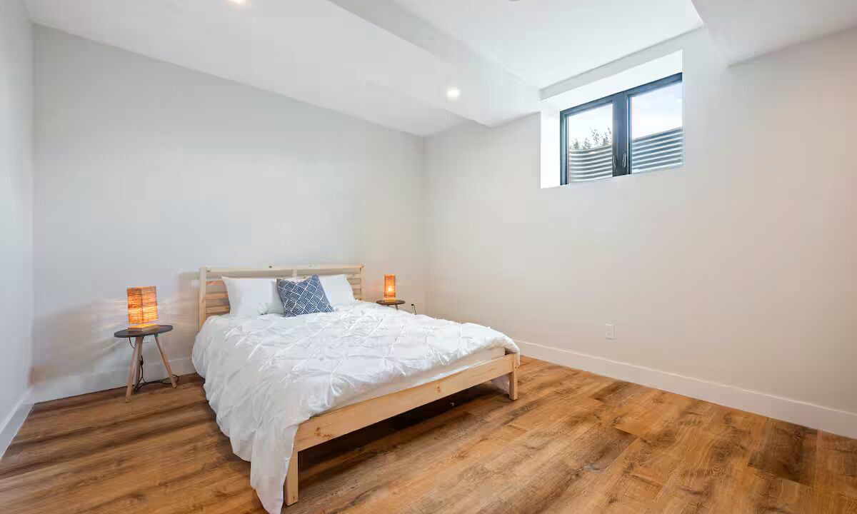 Photo of Bedroom in Mono