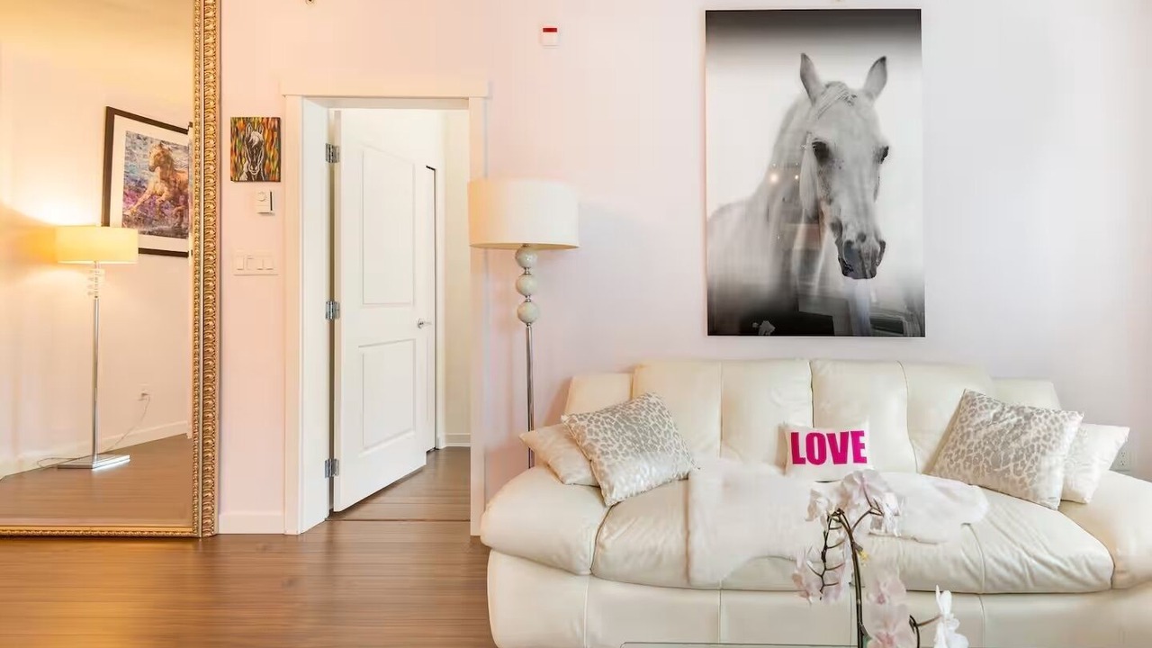 Photo of Livingroom in Central Lonsdale