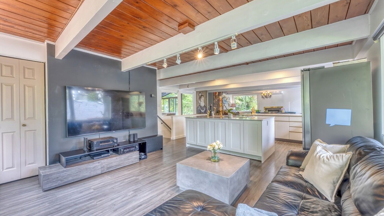Photo of Livingroom in District of North Vancouver