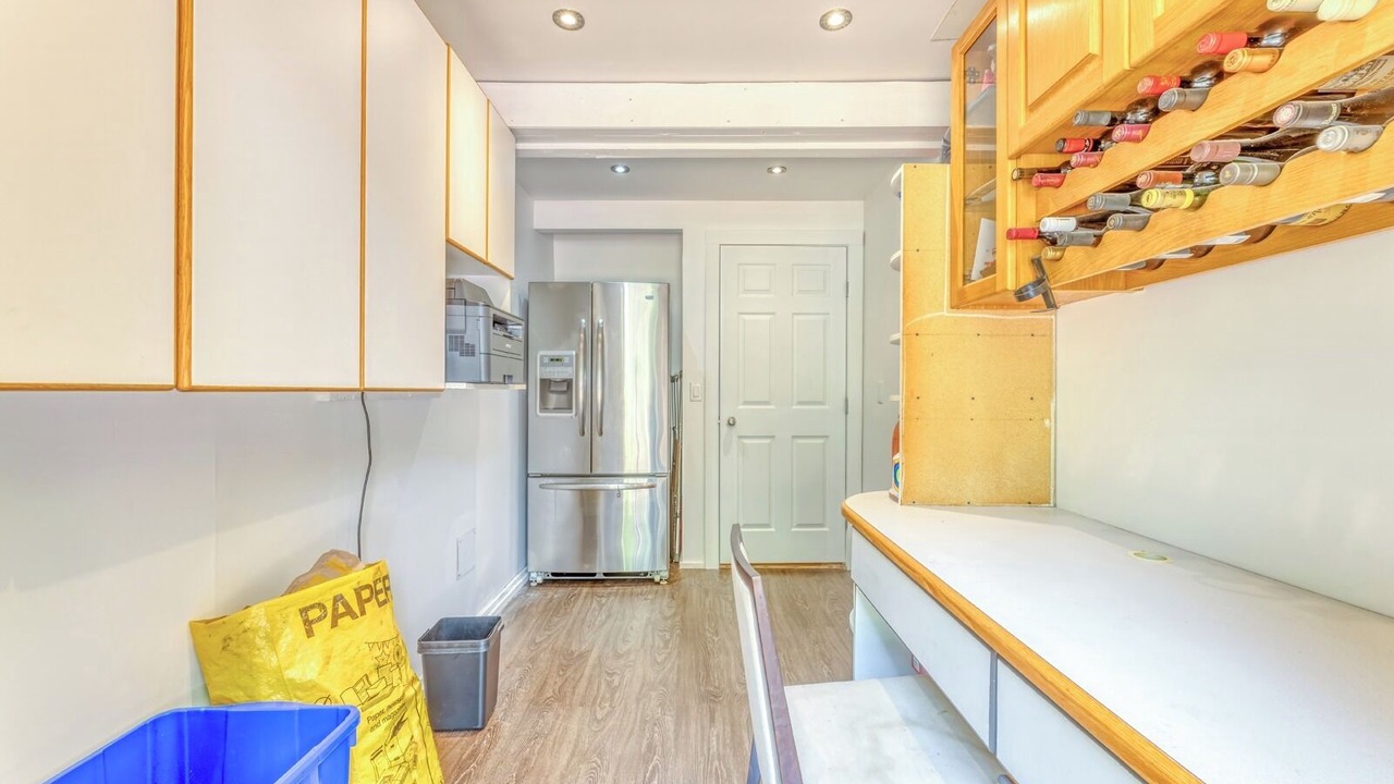 Photo of Kitchen in District of North Vancouver