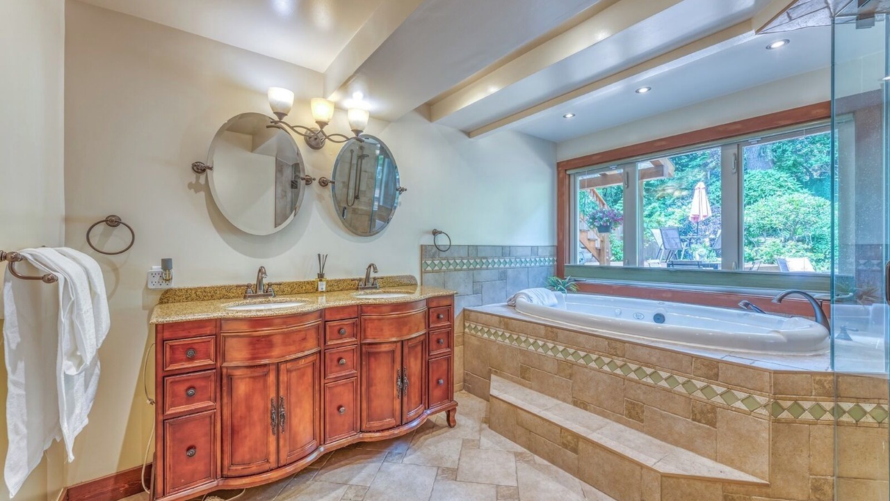 Photo of Bathroom in District of North Vancouver