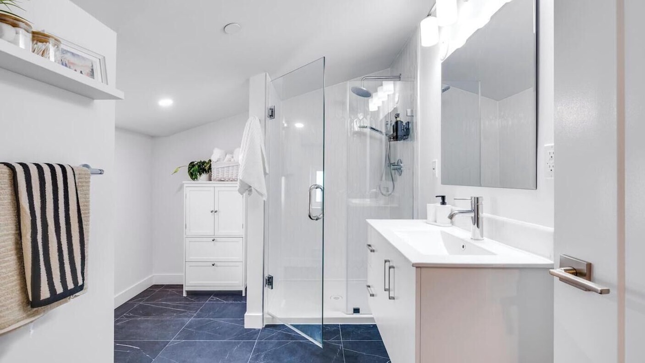 Photo of Bathroom in Sunset