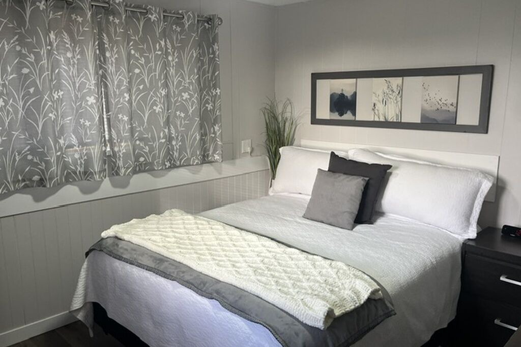 Photo of Bedroom in Madeira Park