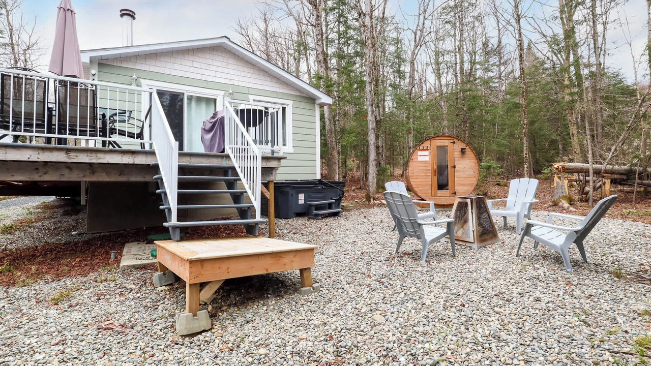 Photo of Patio Balcony in Notre-Dame-Des-Bois