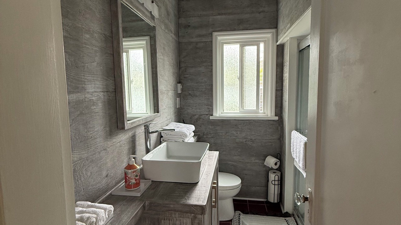 Photo of Bathroom in Saanich East