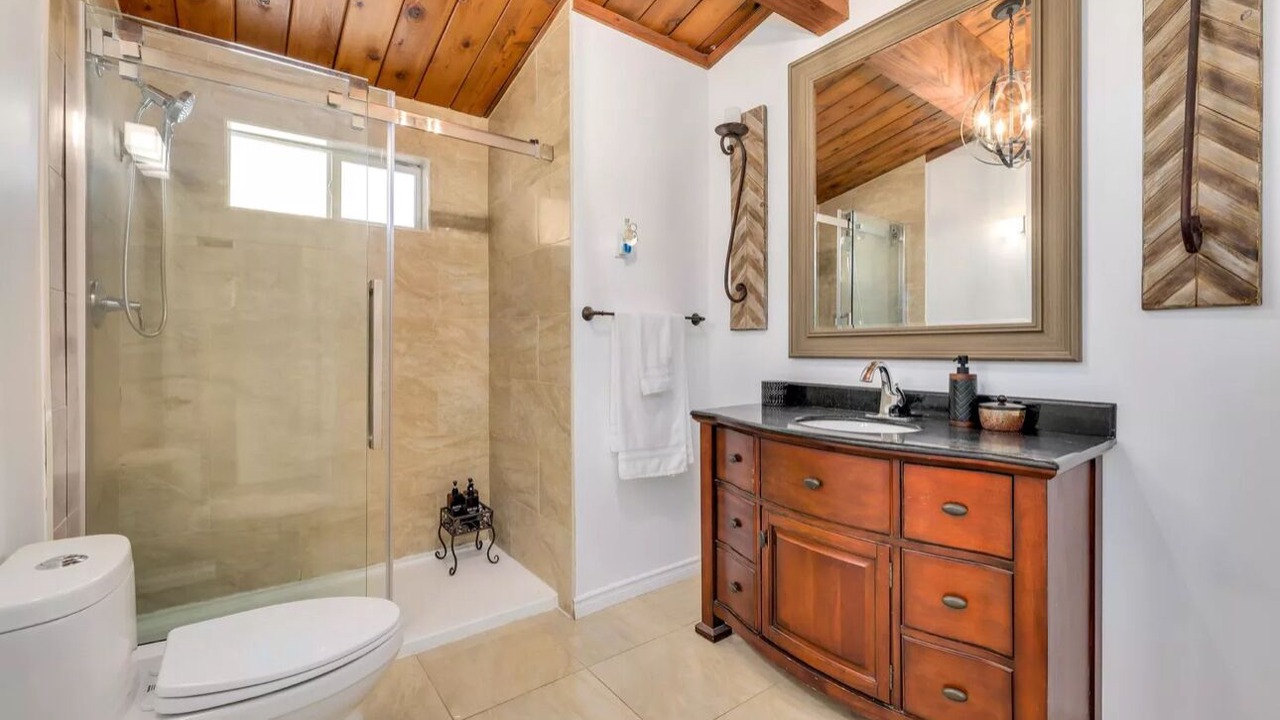 Photo of Bathroom in Maple Ridge