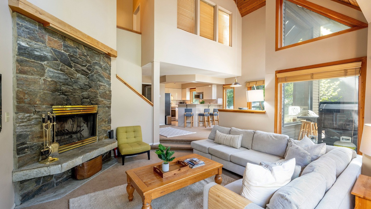 Photo of Livingroom in Upper Village