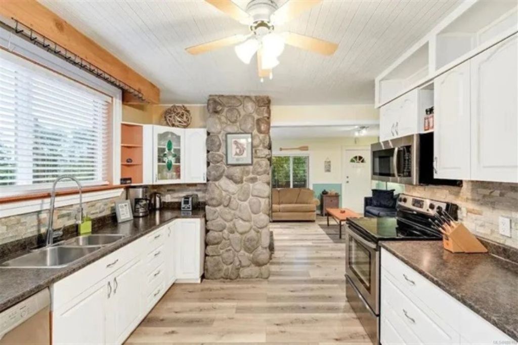 Photo of Kitchen in Youbou