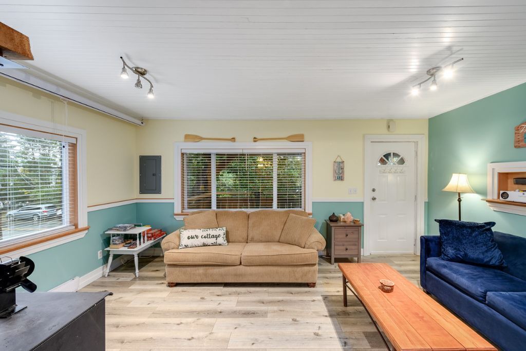 Photo of Livingroom in Youbou