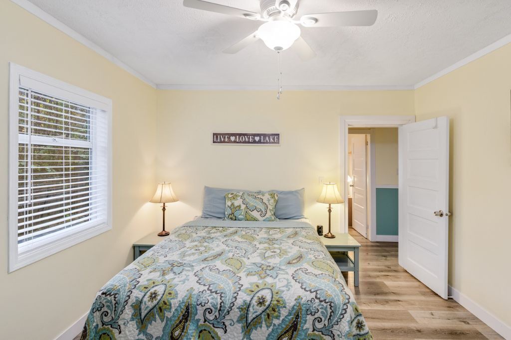 Photo of Bedroom in Youbou