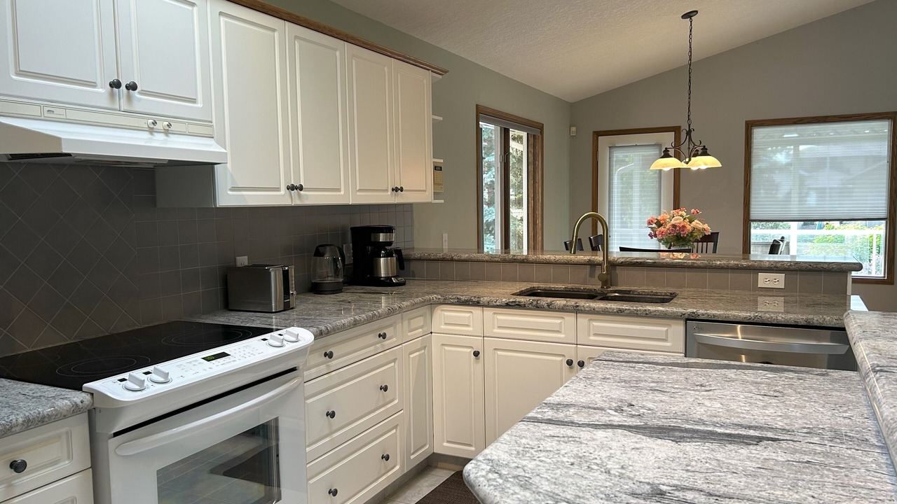 Photo of Kitchen in Arbour Lake