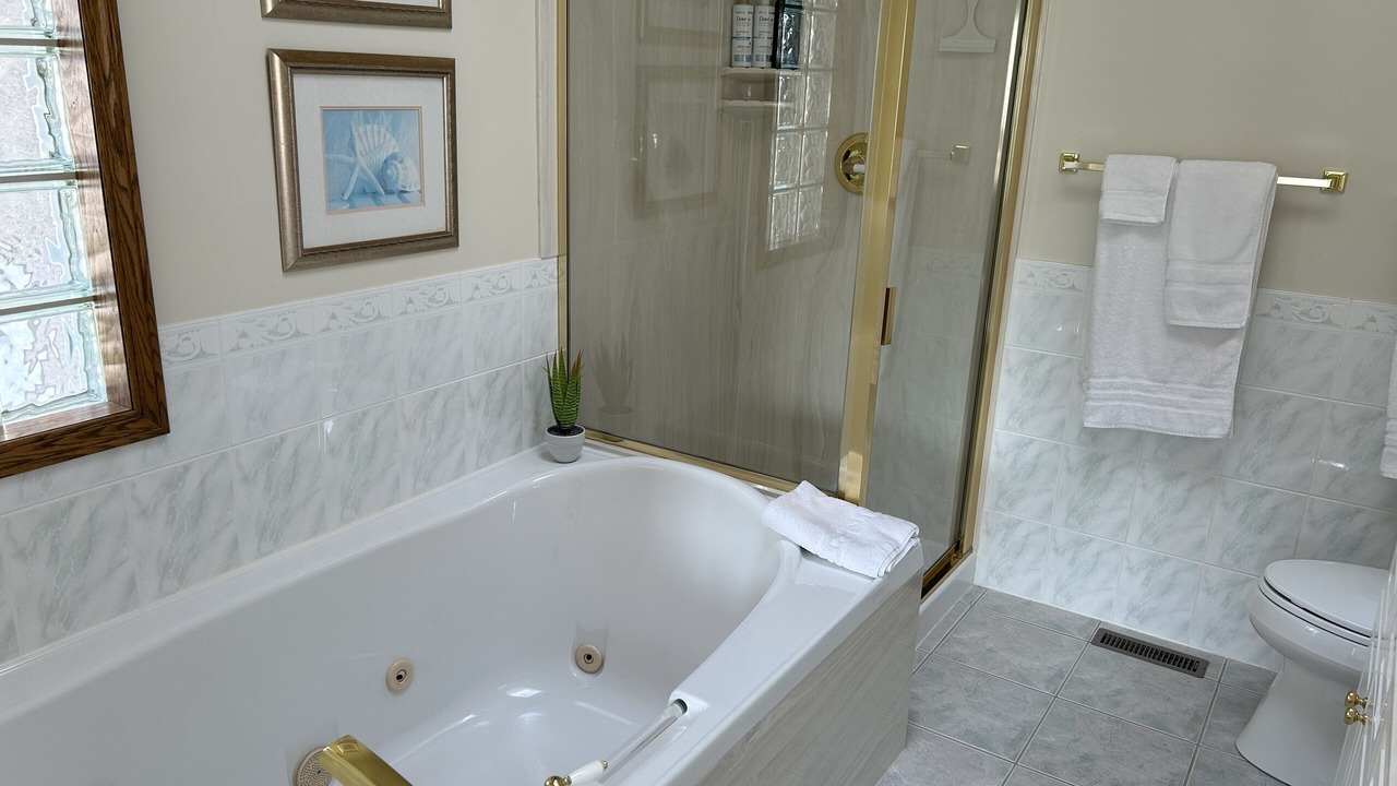 Photo of Bathroom in Arbour Lake