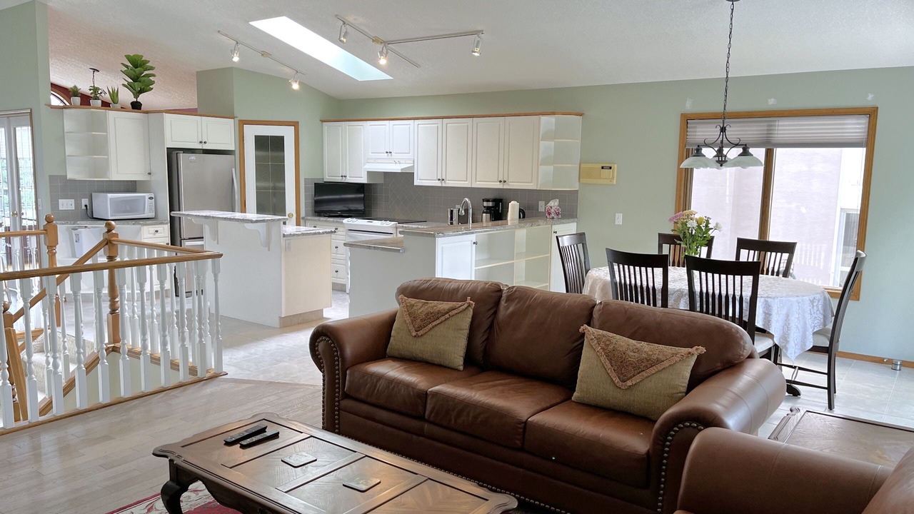 Photo of Livingroom in Arbour Lake