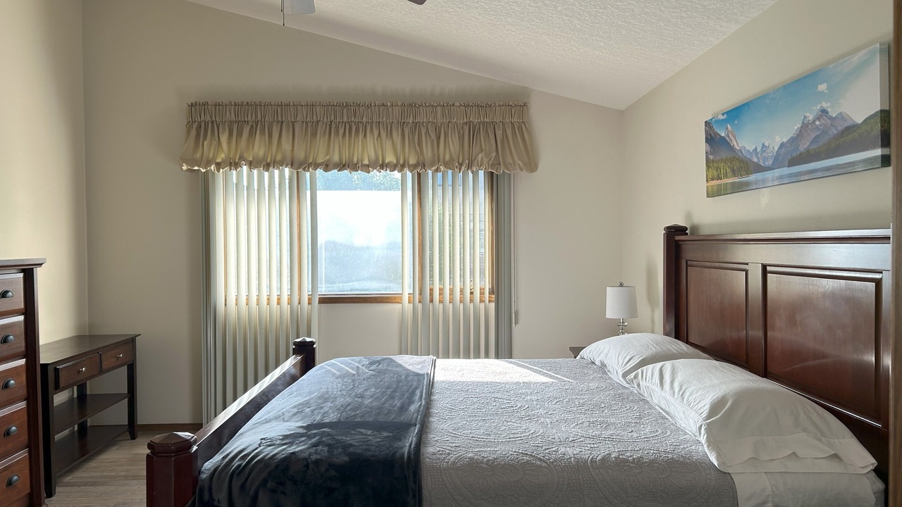 Photo of Bedroom in Arbour Lake