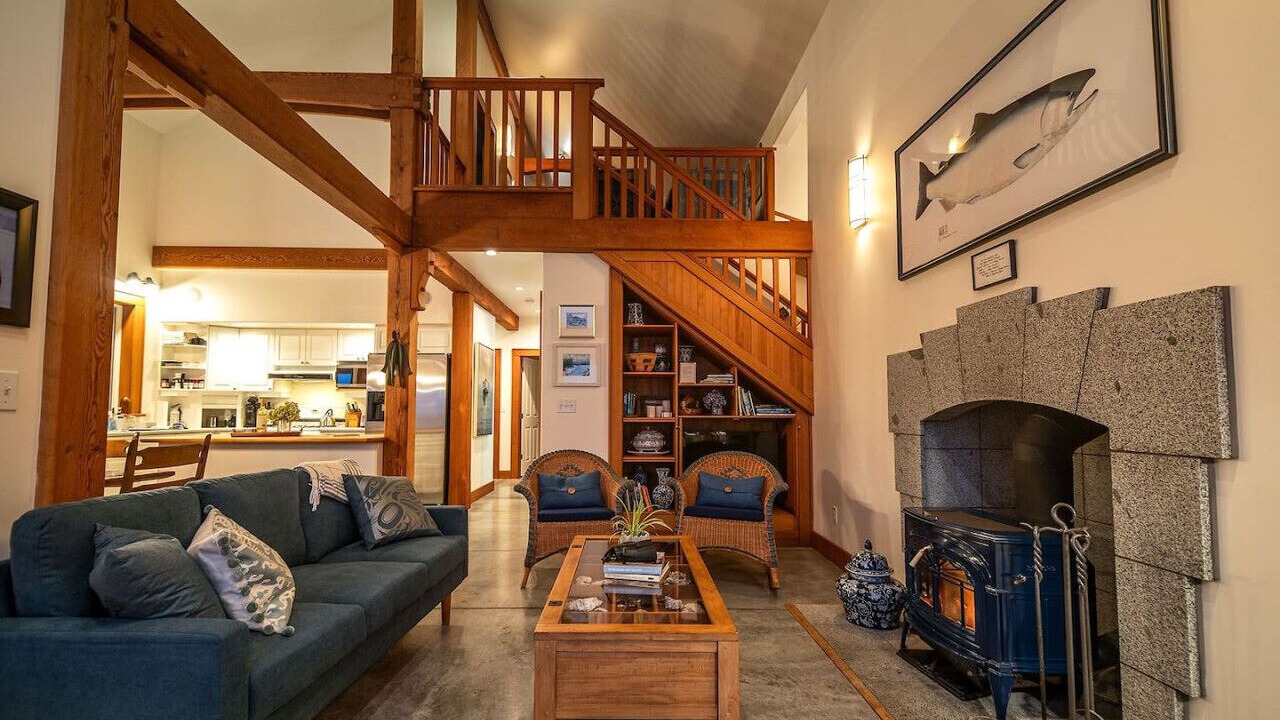 Photo of Livingroom in Campbell River