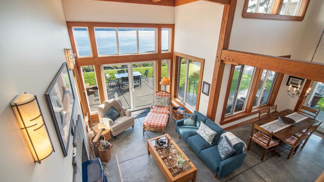 Photo of Livingroom in Campbell River