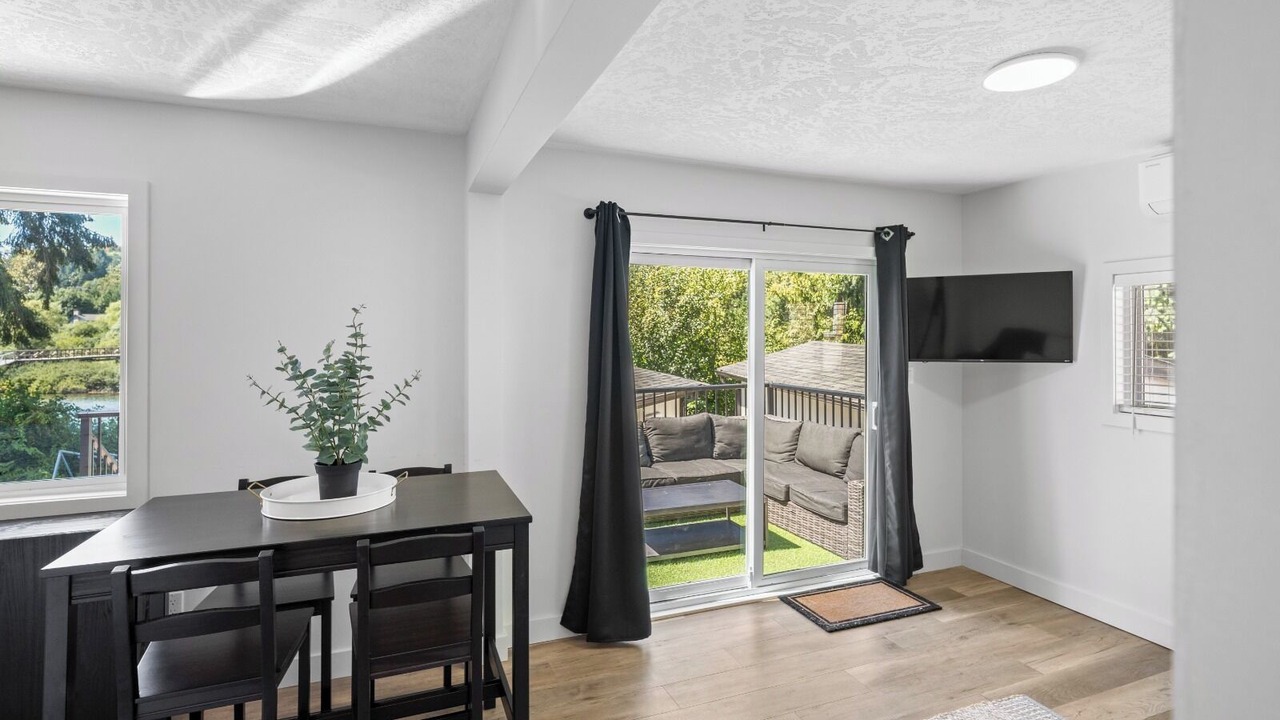 Photo of Livingroom in Lake Cowichan