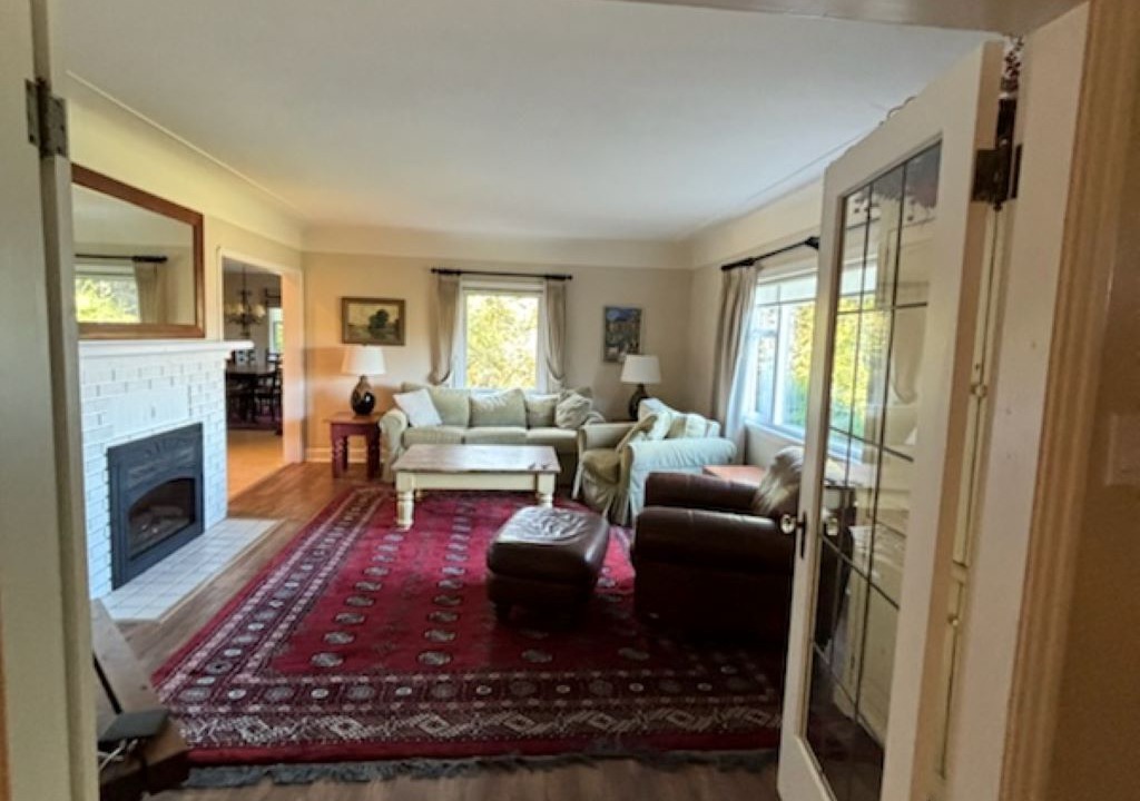 Photo of Livingroom in Cordova Bay