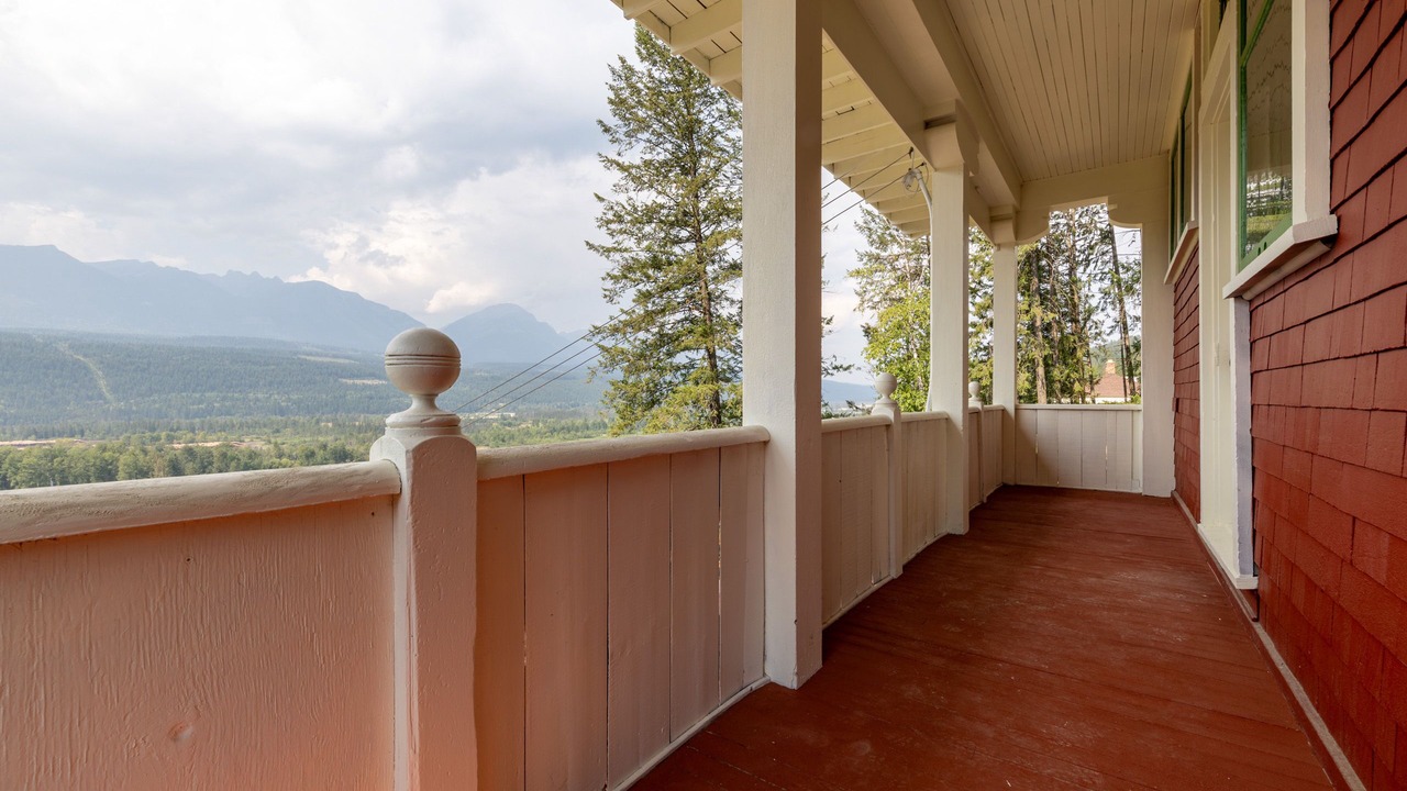 Photo of Outdoor in Golden