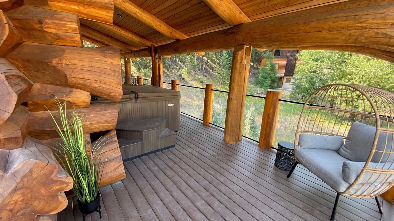 Photo of Patio Balcony in East Kootenay