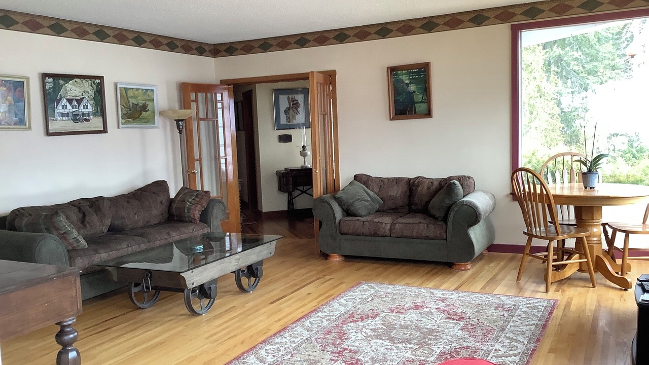 Photo of Livingroom in Central Kootenay