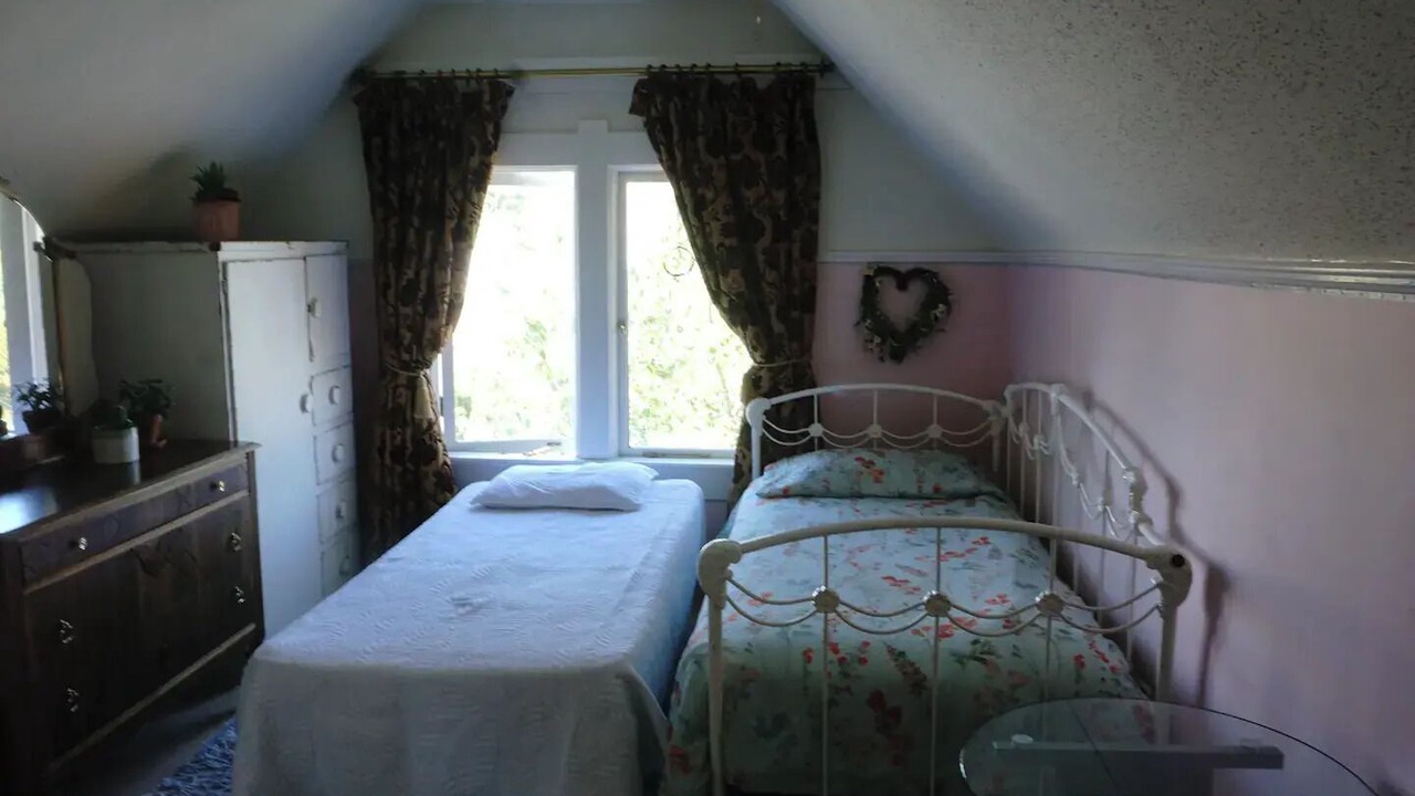 Photo of Bedroom in James Bay