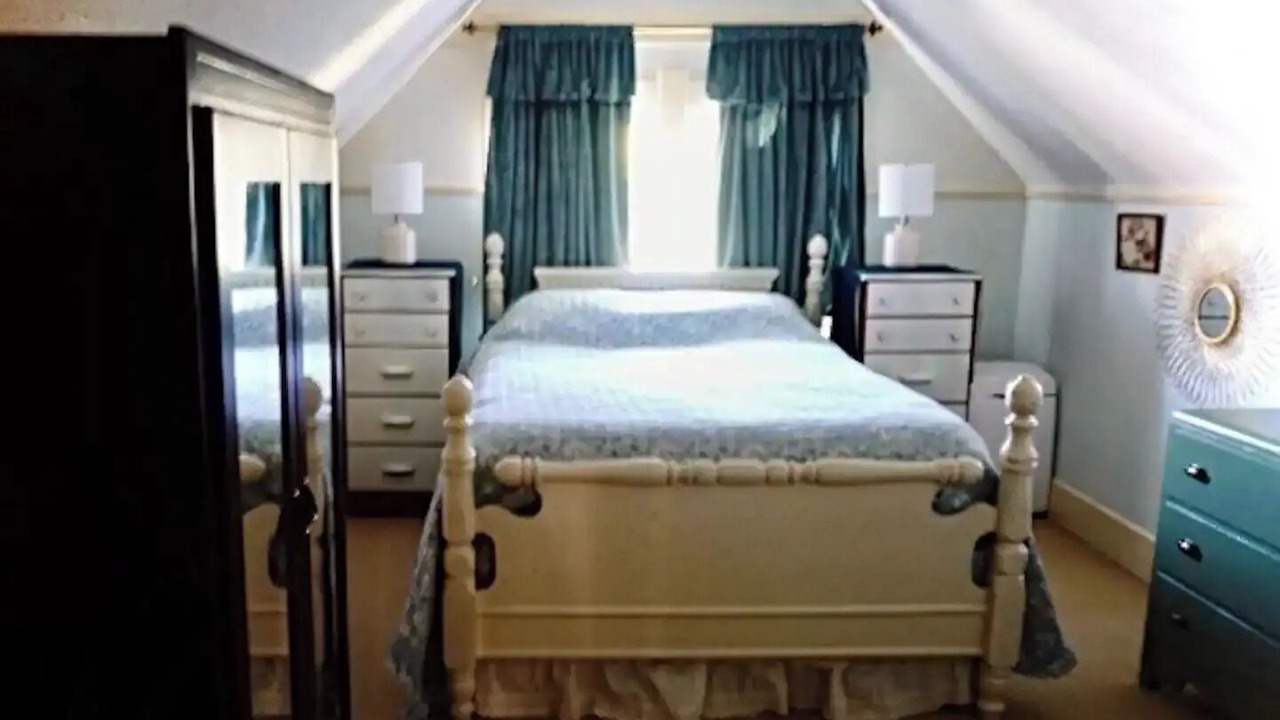 Photo of Bedroom in James Bay