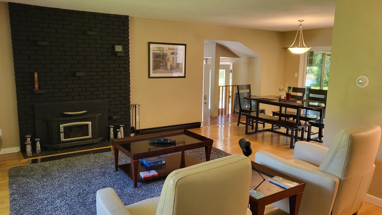 Photo of Livingroom in Saanich