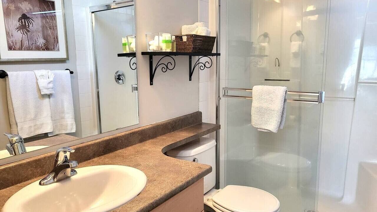 Photo of Bathroom in Osoyoos