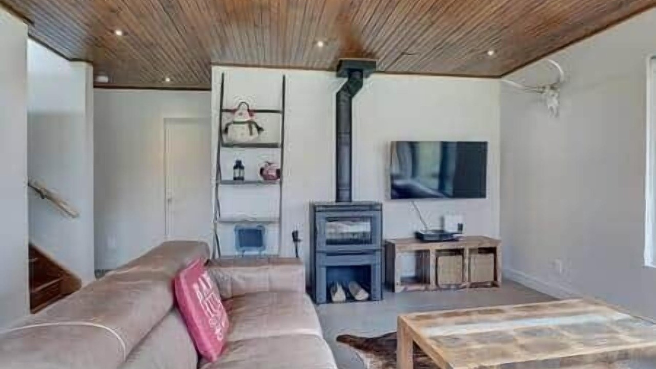 Photo of Livingroom in Owl's Head Ski Resort