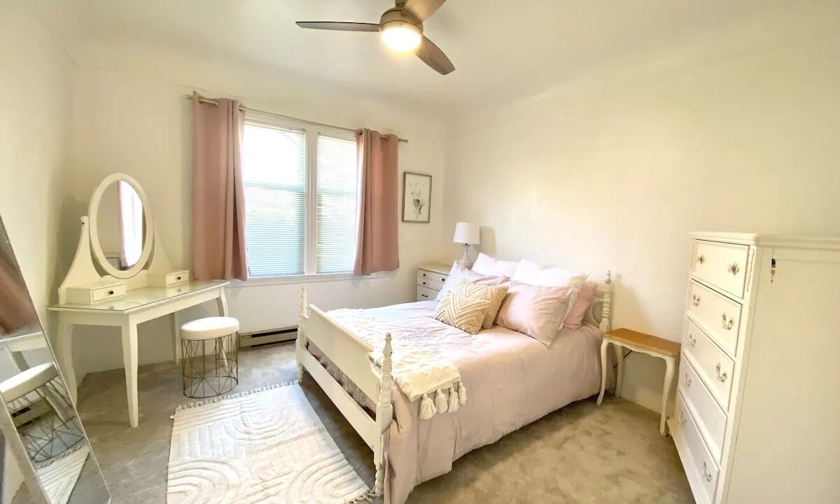 Photo of Bedroom in Esquimalt