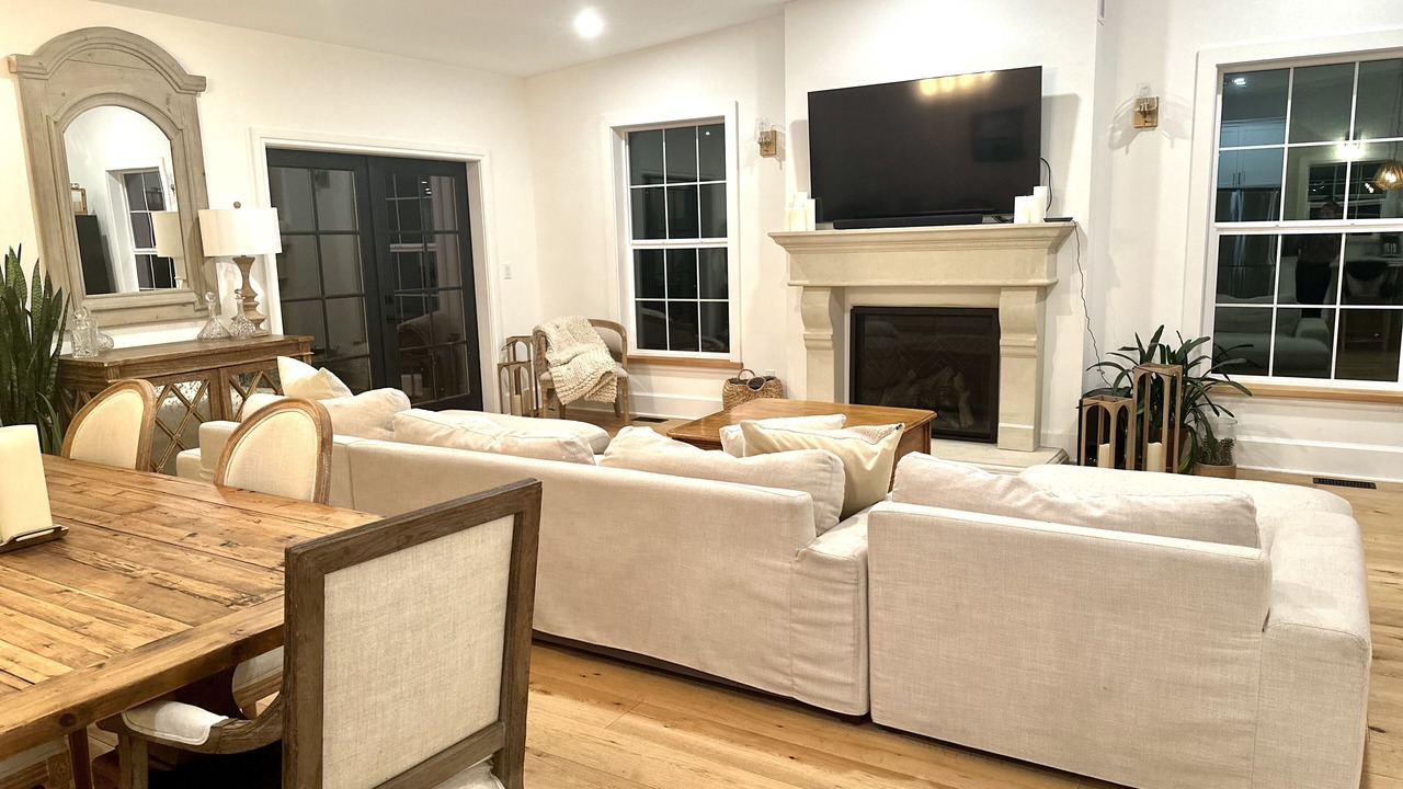Photo of Livingroom in Saanich East