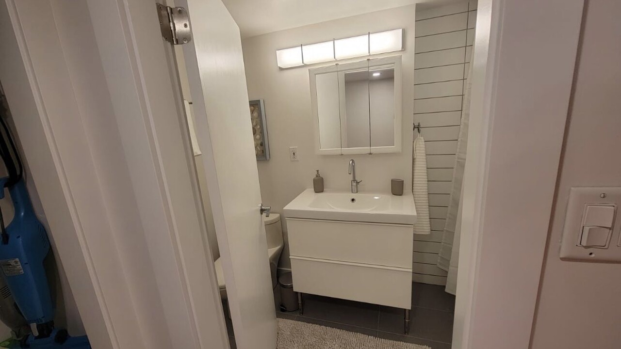 Photo of Bathroom in District of North Vancouver