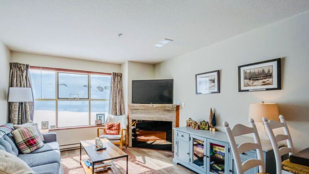 Photo of Livingroom in Apex Mountain