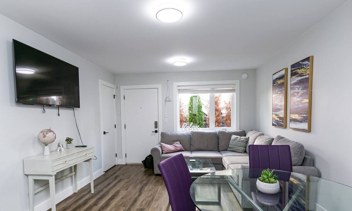 Photo of Livingroom in Saanich West