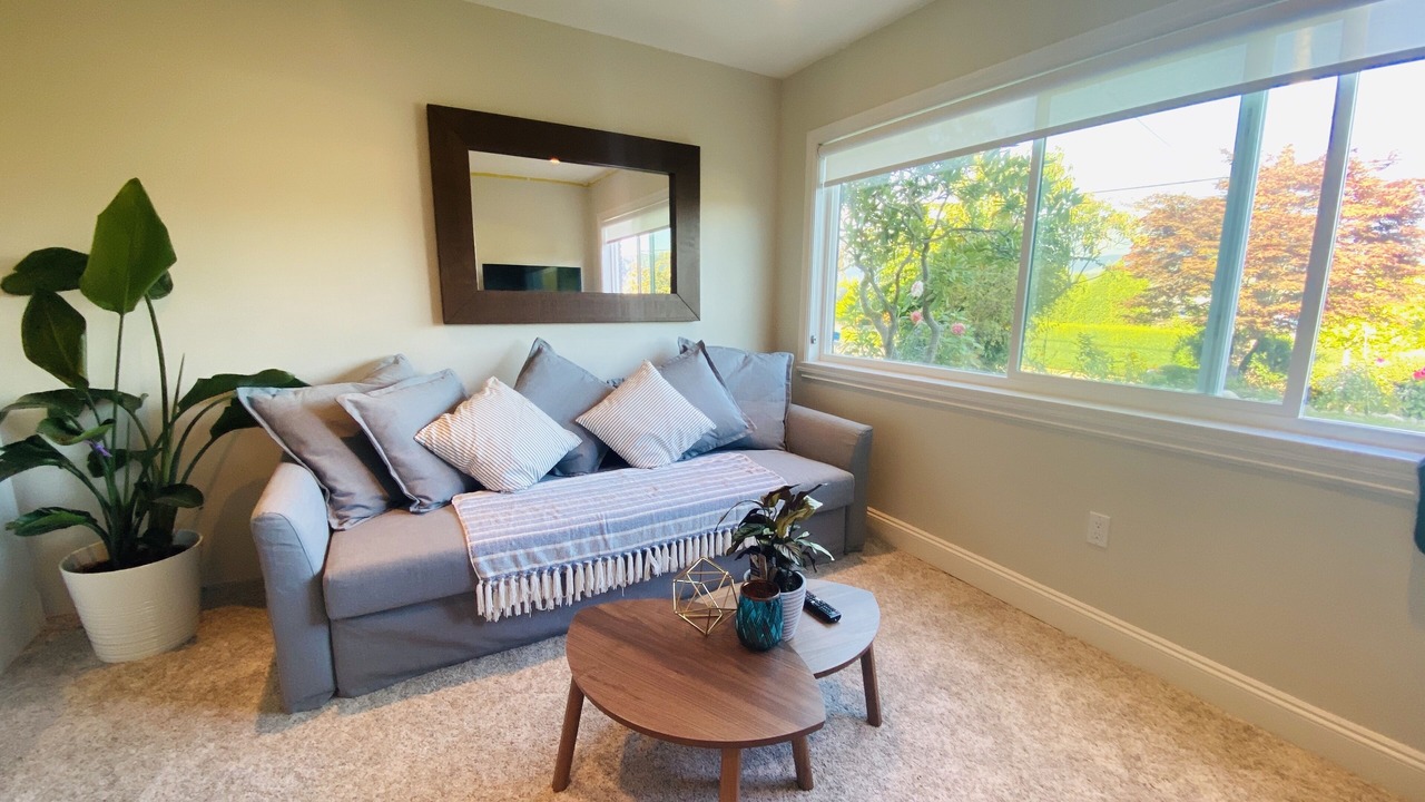 Photo of Livingroom in Dollarton