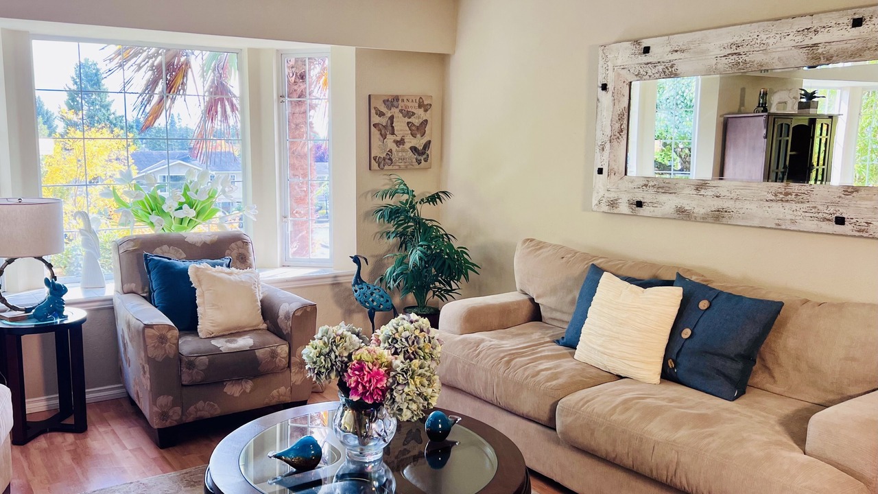 Photo of Livingroom in Saanich West