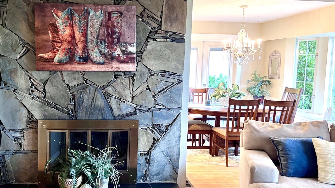 Photo of Livingroom in Saanich West