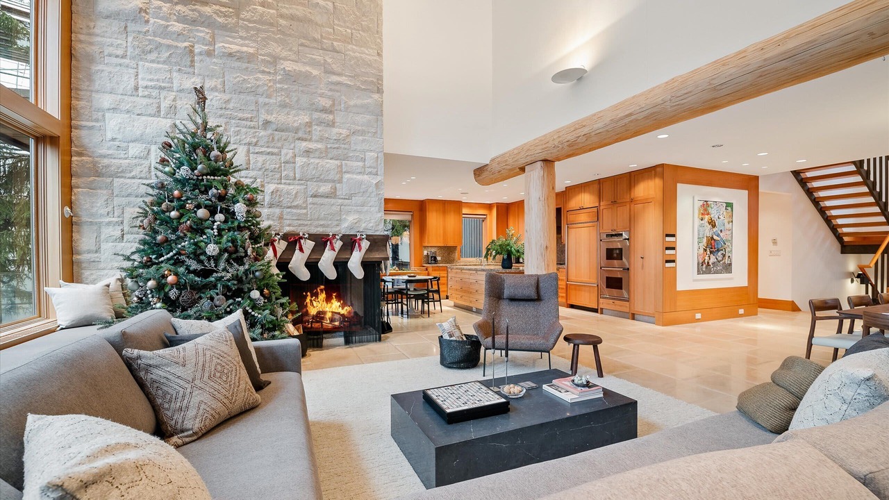 Photo of Livingroom in Upper Village