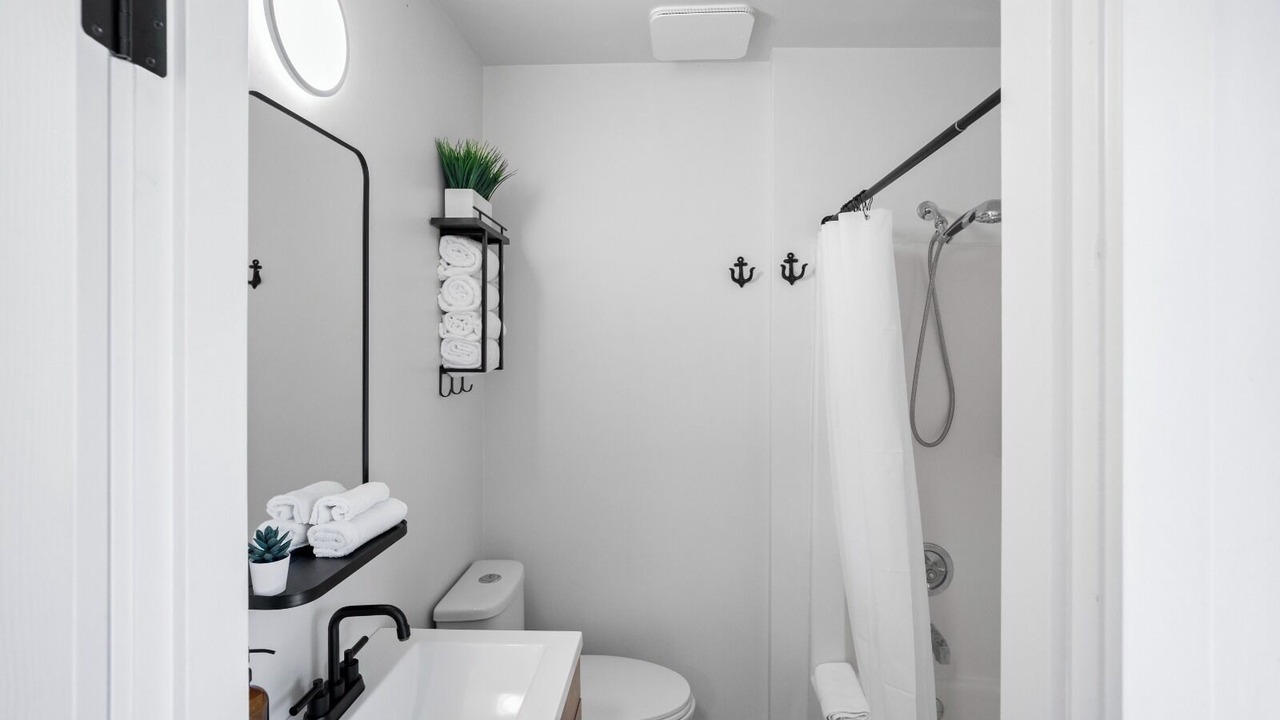 Photo of Bathroom in Lake Cowichan