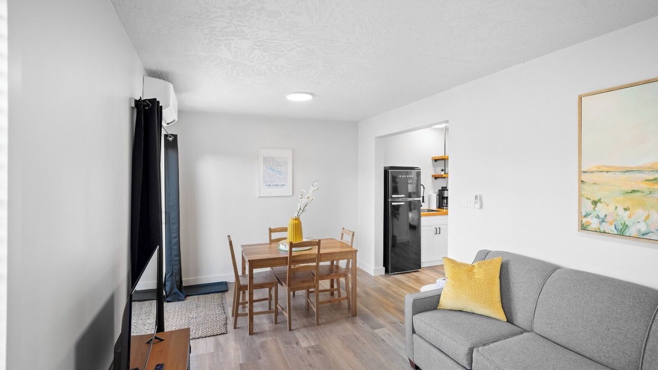 Photo of Livingroom in Lake Cowichan