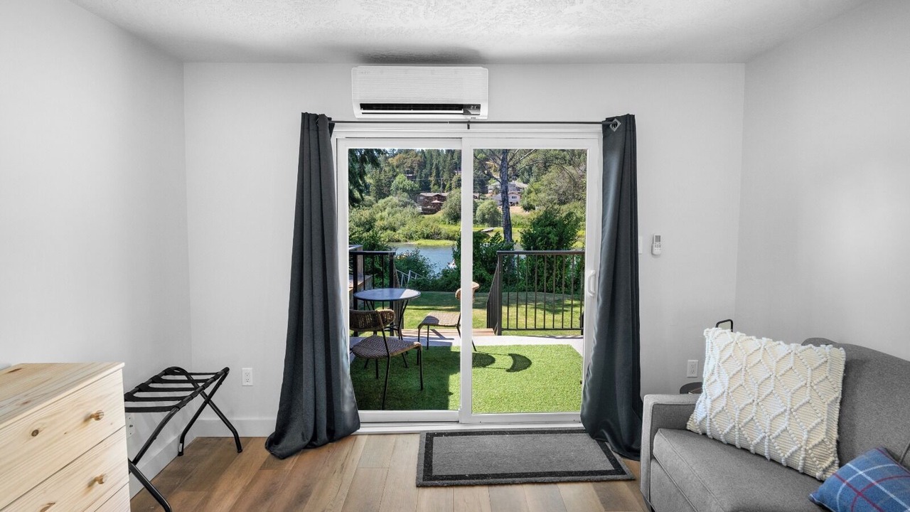 Photo of Livingroom in Lake Cowichan