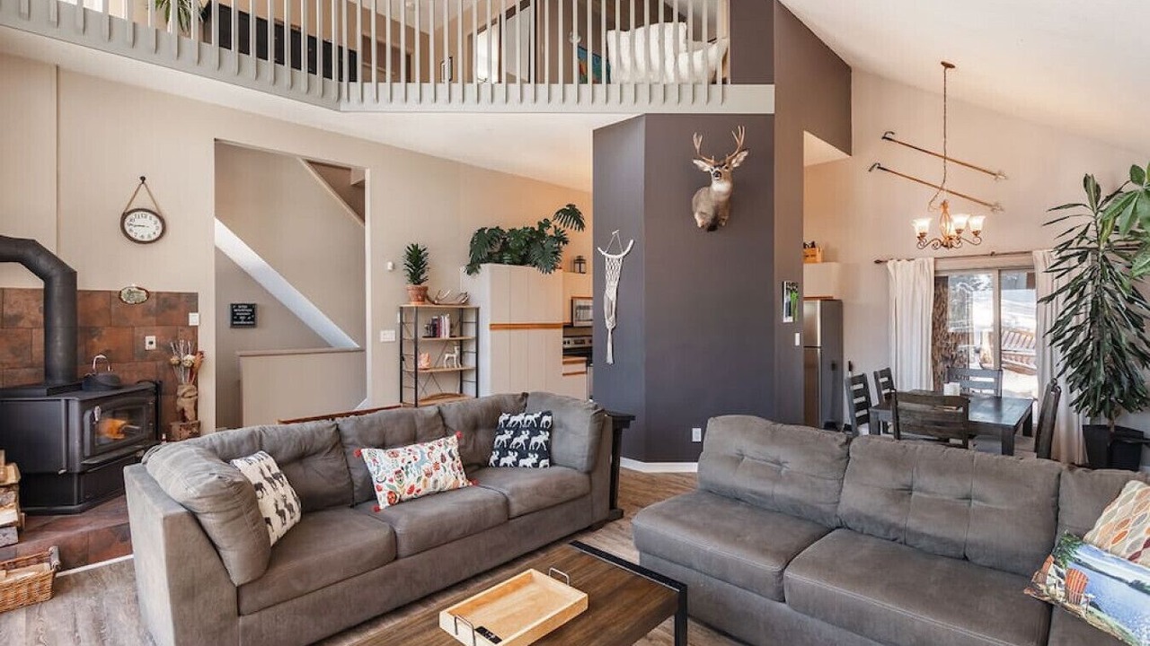 Photo of Livingroom in Apex Mountain