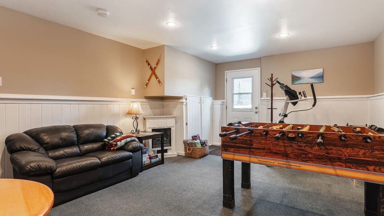 Photo of Livingroom in Apex Mountain