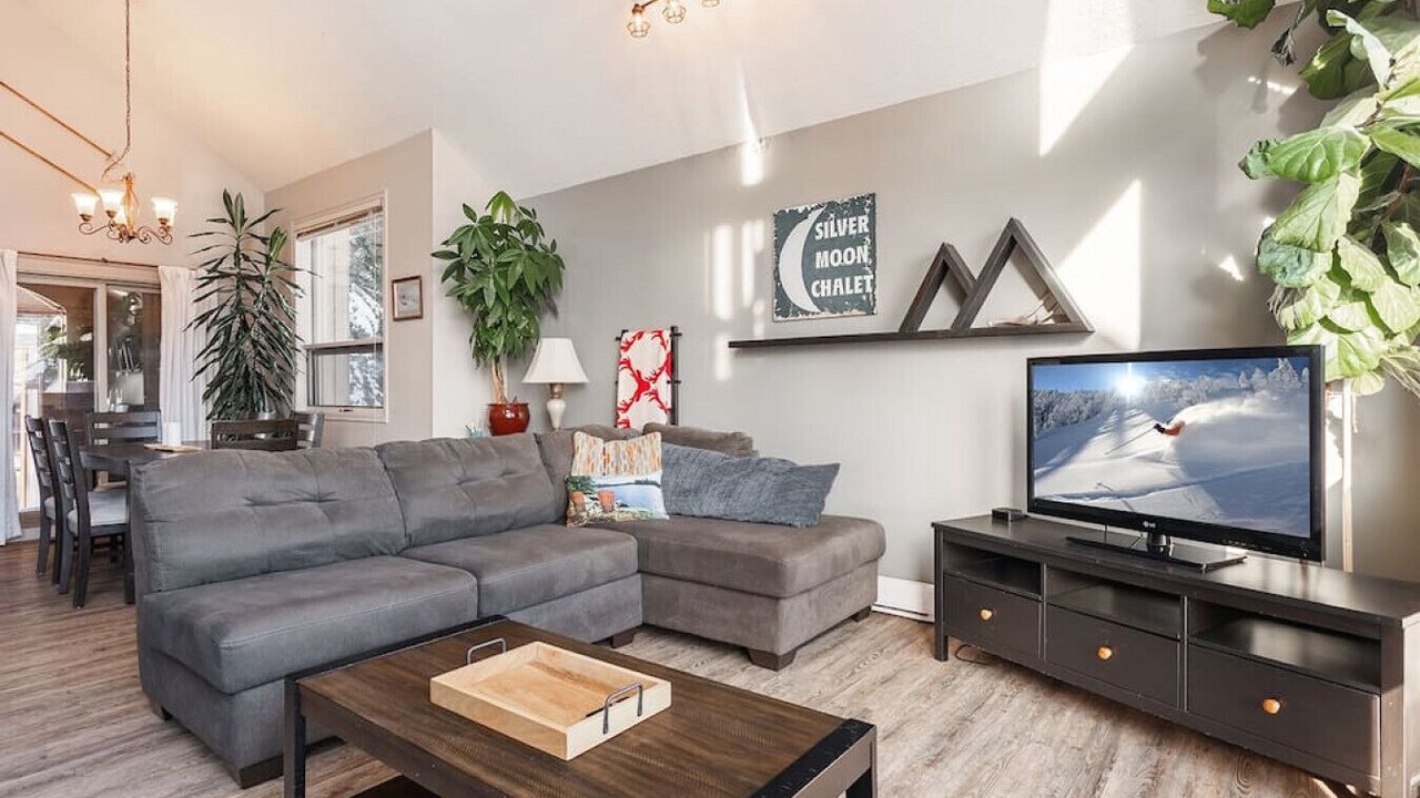 Photo of Livingroom in Apex Mountain