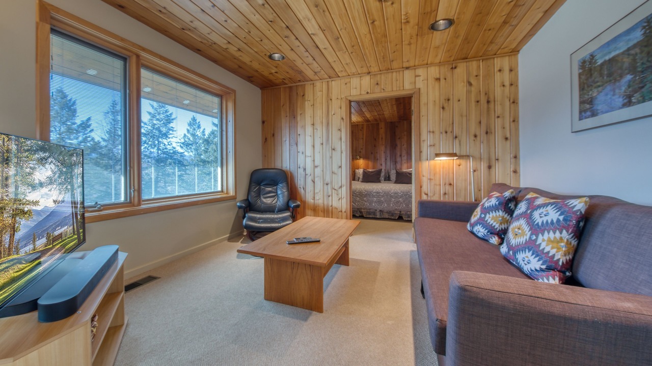 Photo of Livingroom in East Kootenay
