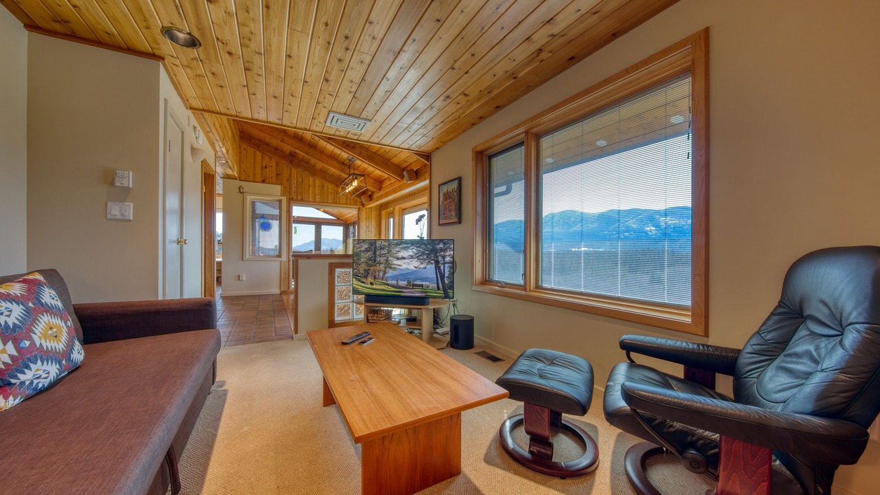 Photo of Livingroom in East Kootenay