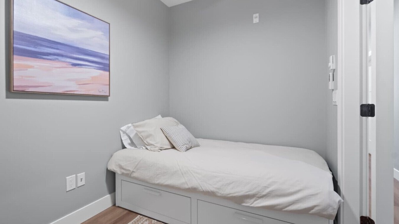 Photo of Bedroom in Harrison Hot Springs